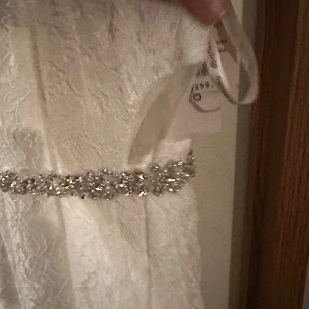 Elegant White Lace Dress - Picture 6 of 8